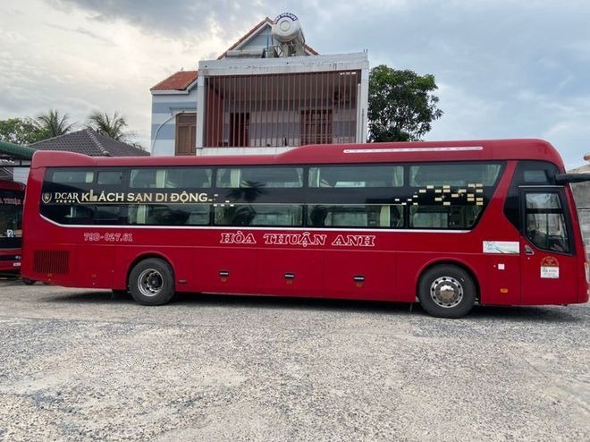 Xe Hòa Thuận Anh Bên hông xe Giường phòng 32 chỗ