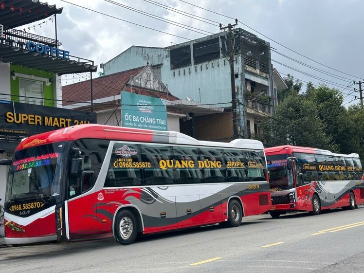 Xe Quang Dũng Bên hông xe Mặt trước xe Limousine 24 phòng