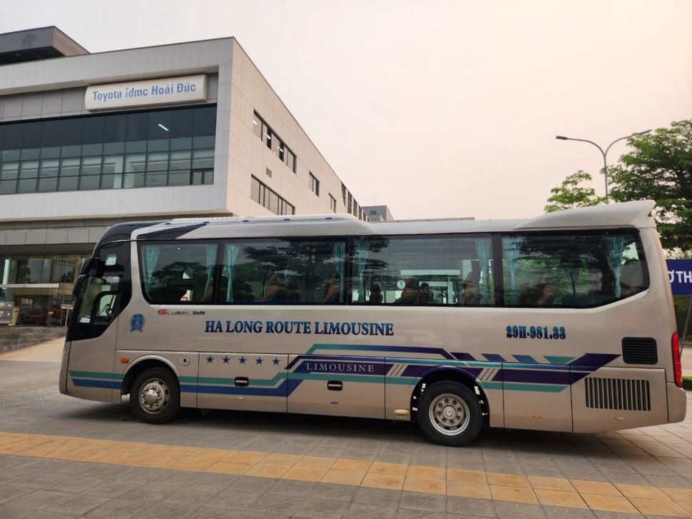 Xe Sinh Cafe Tour Bên hông xe Limousine 23 ghế