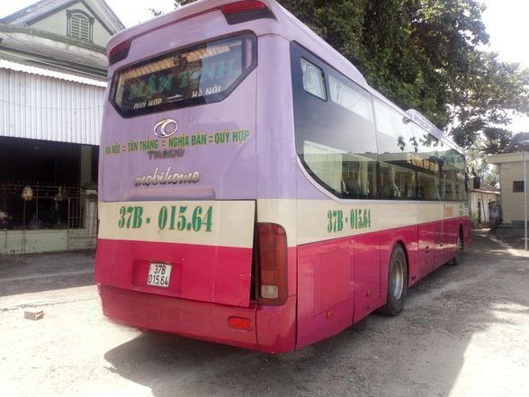 Xe Mận Tịnh Mặt sau xe Giường nằm 44 chỗ