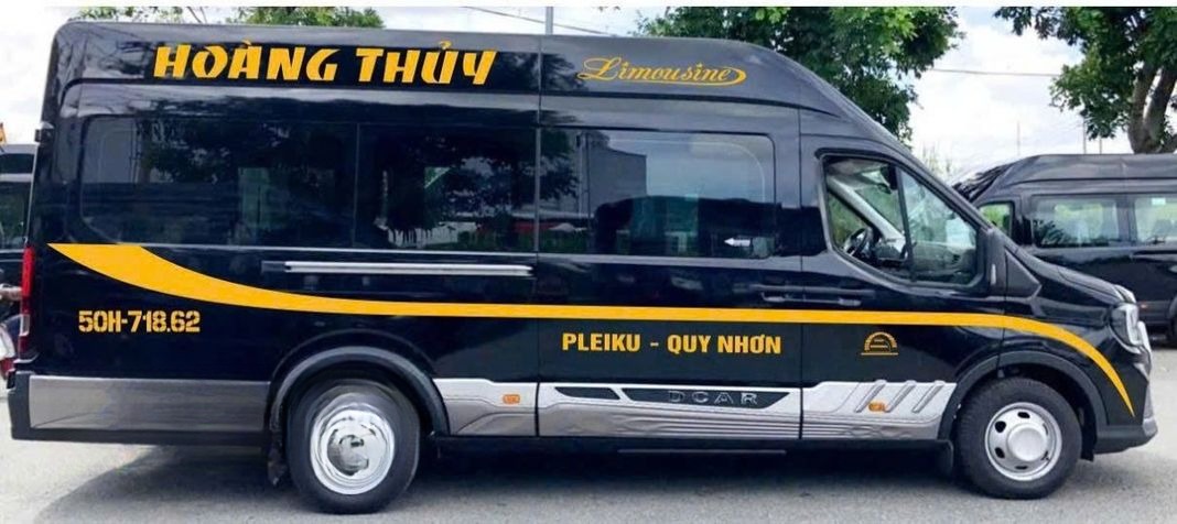 Xe Hoàng Thủy Bên hông xe Limousine 11 chỗ