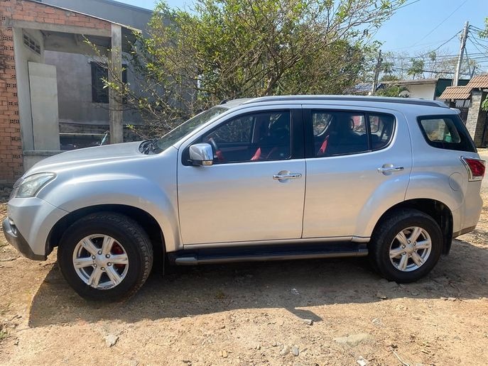 Xe Thúy Hoa Bên hông xe Ghế ngồi 7  chỗ 