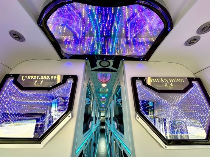 Xe TH Travel Nội thất Limousine 24 cabin đơn