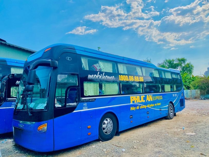 Xe Phúc An Express Mặt trước xe Bên hông xe Giường nằm 40 chỗ (WC)