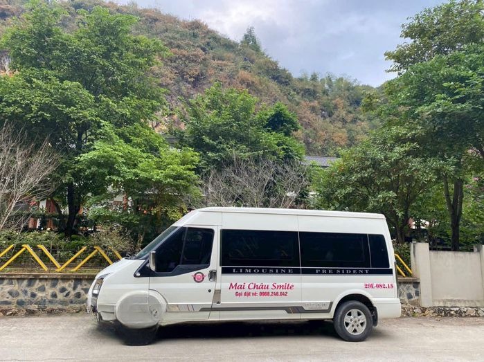 Xe Mai Châu Smile Limousine undefined