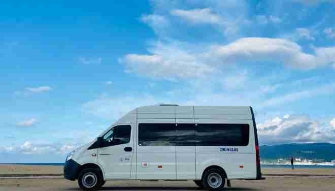 Xe iHome Travel Bên hông xe Limousine ghế ngồi 11 chỗ