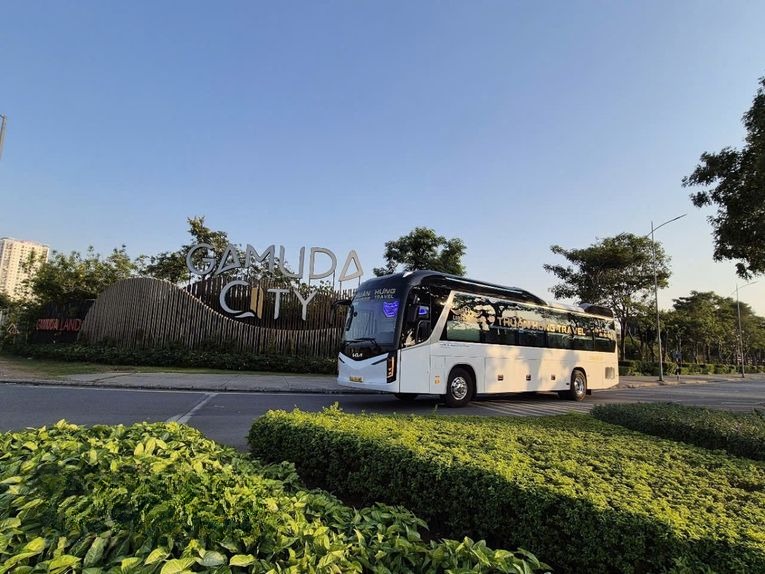 Xe TH Travel Mặt sau xe Bên hông xe Limousine 24 cabin đơn