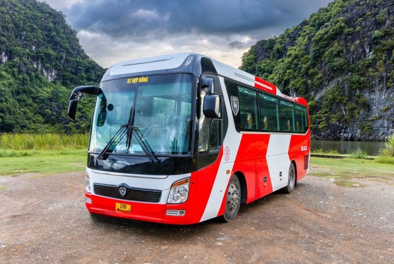 Xe Lovabus Mặt trước xe Limousine 18 chỗ