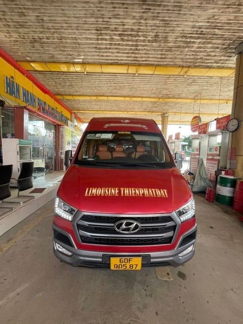Xe Lovabus Mặt trước xe Limousine 11 chỗ