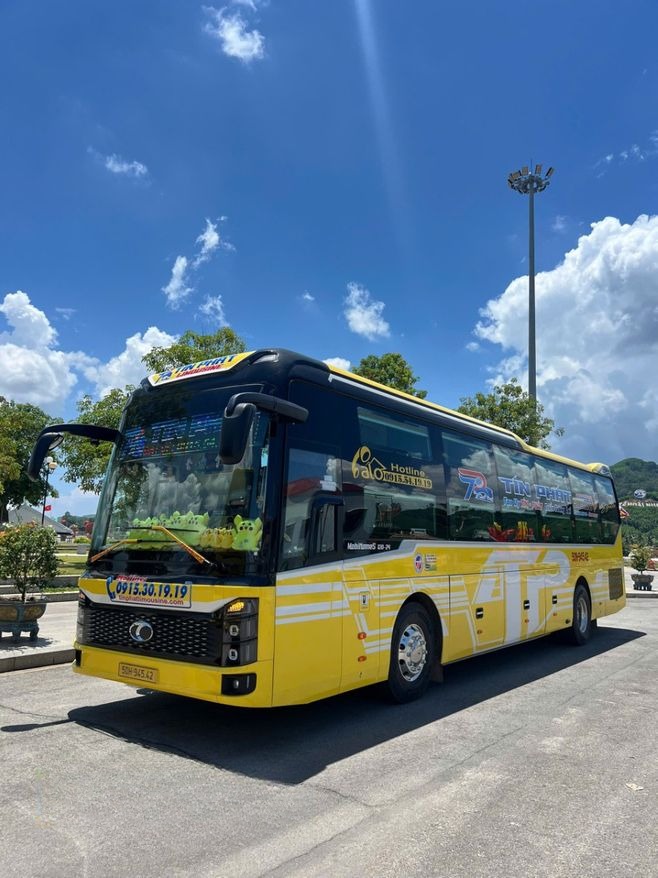 Xe Lovabus Mặt trước xe Limousine 24 Phòng