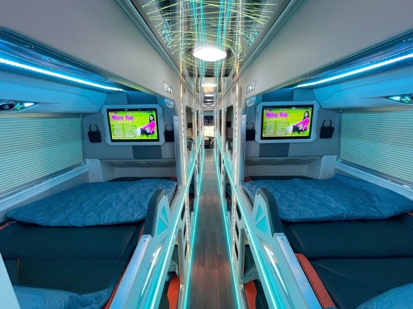 Xe Bốn Luyện Express Giường nằm Nội thất 