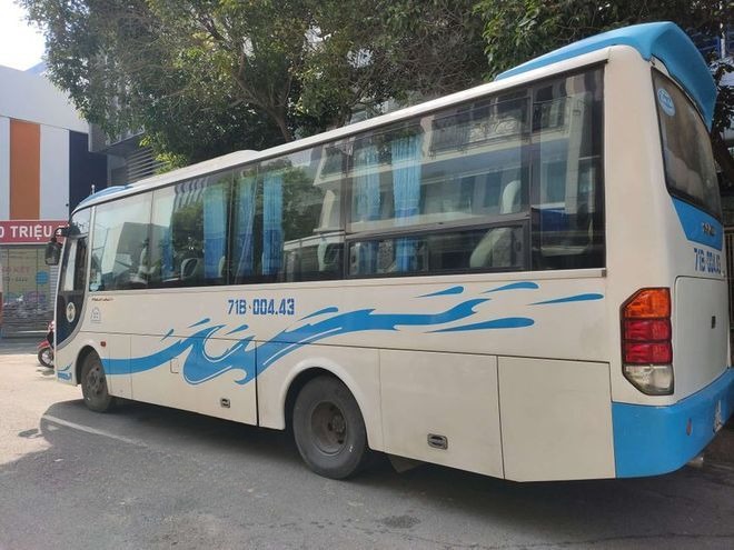 Xe Kim Anh (Bến Tre) Bên hông xe Ghế ngồi 34 chỗ