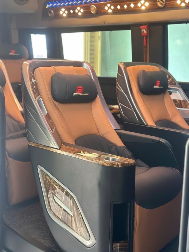 Xe Cúc Tùng Limousine Ghế ngồi Limousine 9 chỗ