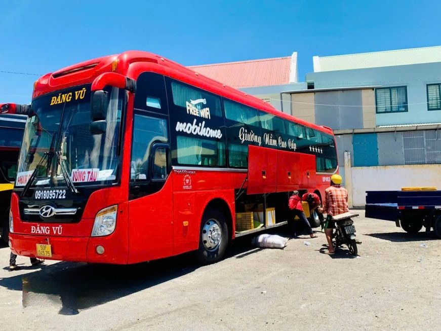 Xe Lovabus Bên hông xe Giường nằm 44 chỗ