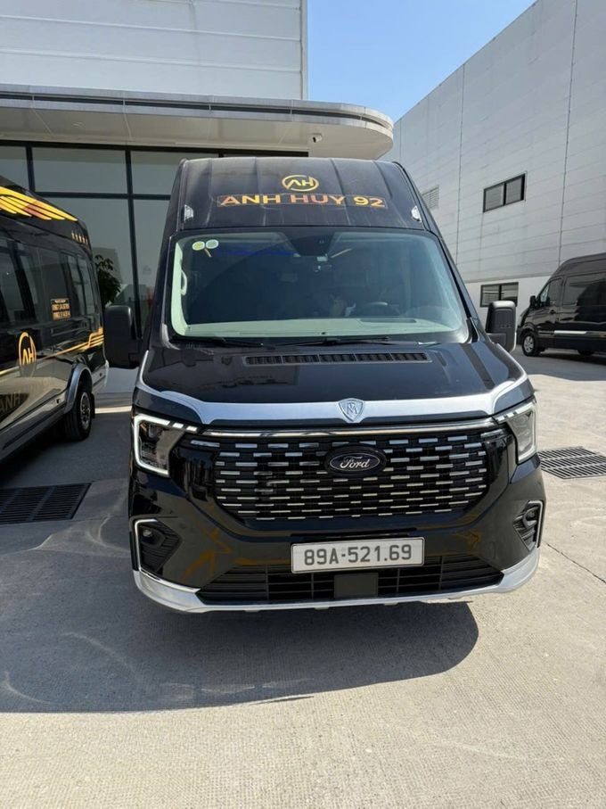 Xe Lovabus Mặt trước xe 