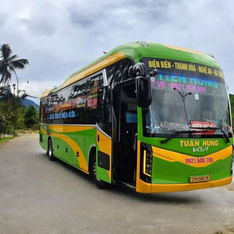 Xe Tuấn Hùng (Điện Biên) Mặt trước xe Bên hông xe Giường nằm 40 chỗ