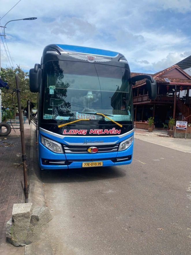 Xe Long Nguyễn Limousine Mặt trước xe Limousine 24 phòng