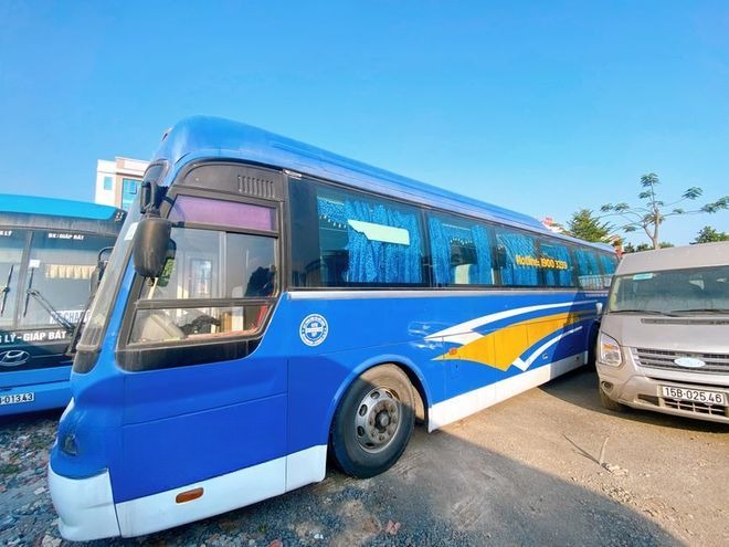 Xe Kết Đoàn Bên hông xe Ghế ngồi 45 chỗ 