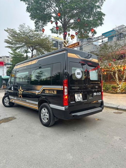 Xe Rin Hà Travel Car Mặt sau xe Bên hông xe Limousine 9 chỗ