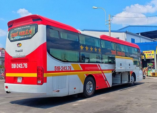 Xe Trí Nhân Bên hông xe Mặt sau xe Giường nằm 42 chỗ