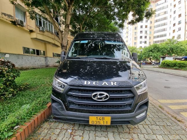 Xe Hoàng Anh Limousine Mặt trước xe Limousine 9 chỗ VIP (massage)