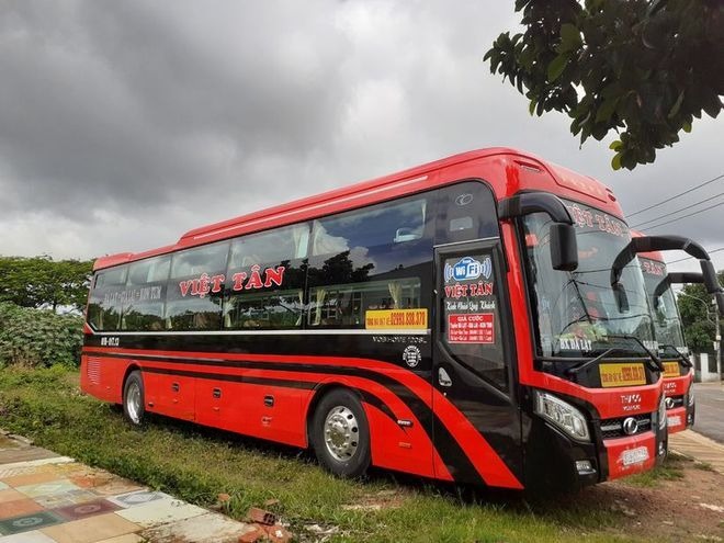 Xe Việt Tân - Đà Lạt Mặt trước xe Bên hông xe Giường nằm 44 chỗ