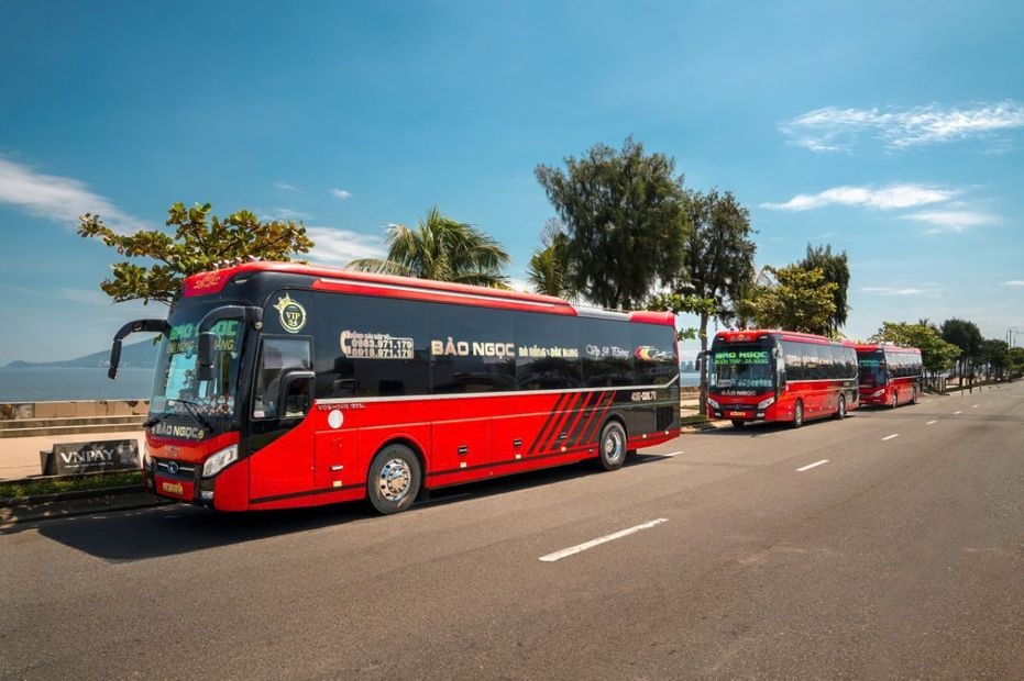Xe Bảo Ngọc Mặt sau xe Limousine giường phòng 22 chỗ (WC)