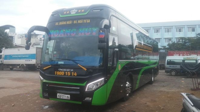 Xe Hoàng Huy (Quảng Ngãi) Mặt trước xe Bên hông xe Giường nằm 40 chỗ