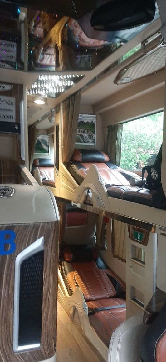 Xe Queen Cafe (Cam Ranh) Nội thất Limousine 34 chỗ