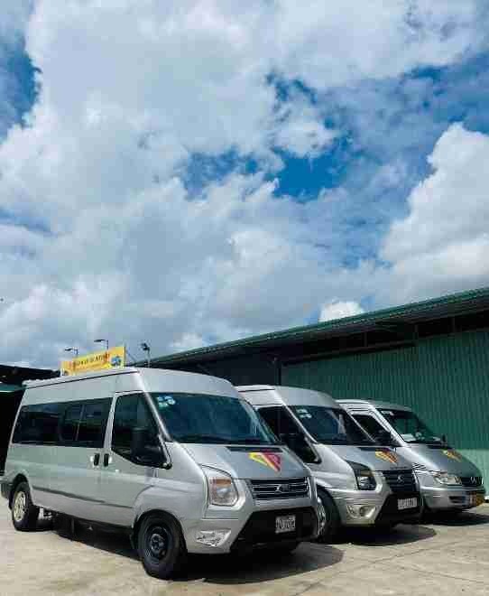 Xe Phy Phy Transport Bên hông xe Ghế ngồi 7 chỗ