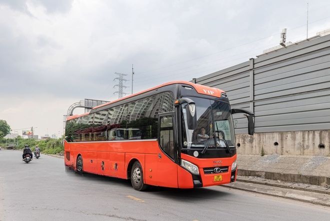 Xe Sapa Dragon Express Bên hông xe Limousine giường phòng 22 chỗ