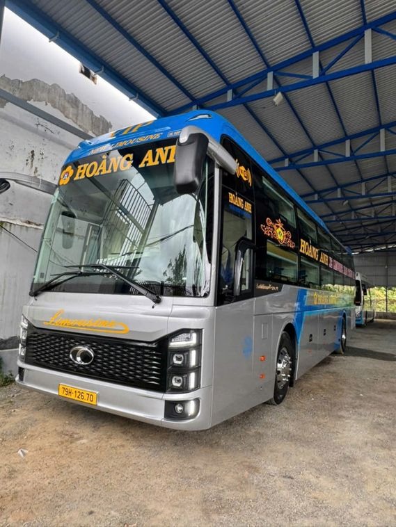 Xe Hoàng Anh - Phan Rang Bên hông xe Limousine 24 Phòng