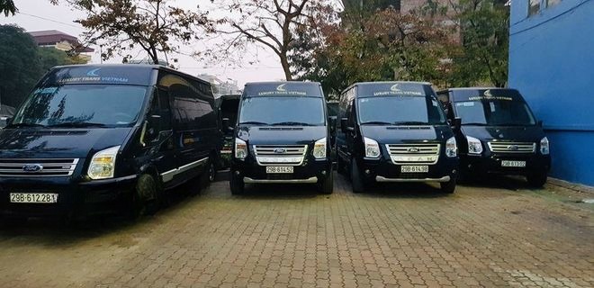 Xe Luxury Trans Vietnam Mặt trước xe Limousine 9 chỗ
