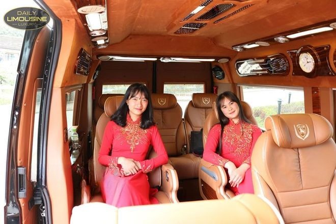 Xe Daily Limousine Tiện ích Nội thất Limousine 9 chỗ VIP