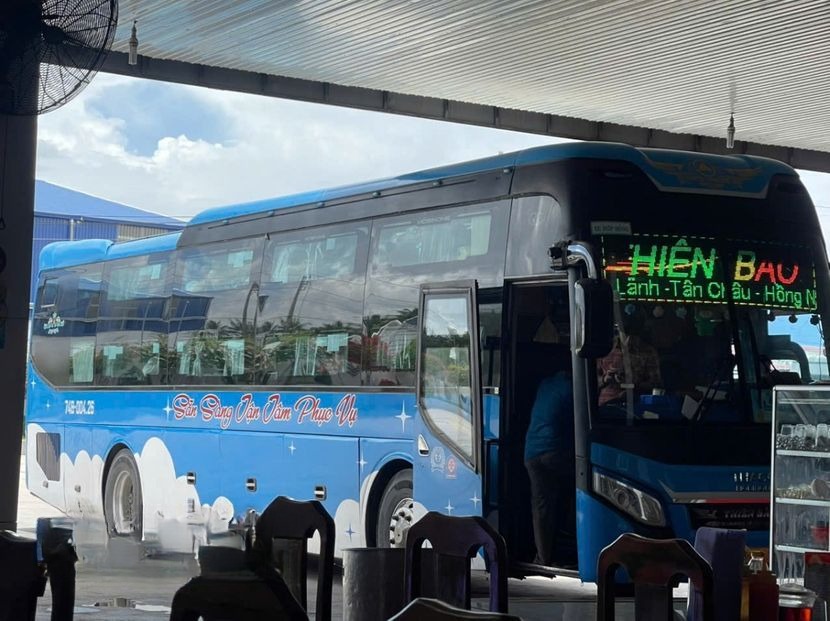 Xe Thiên Bảo Mặt trước xe Bên hông xe Ghế ngồi 30 chỗ