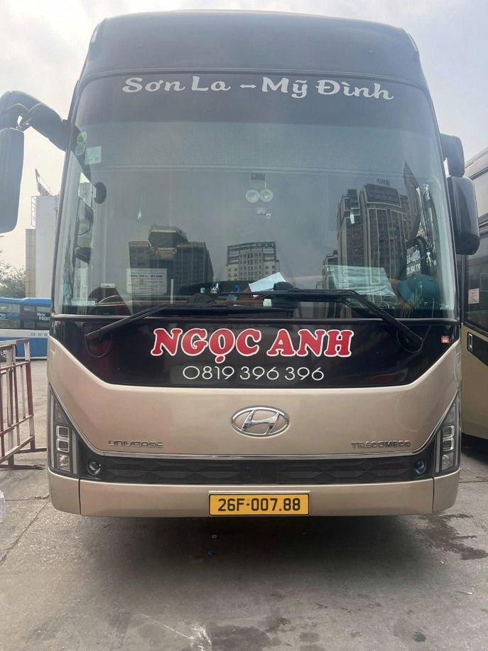 Xe Ngọc Anh (Sơn La) Mặt trước xe Limousine 34 chỗ