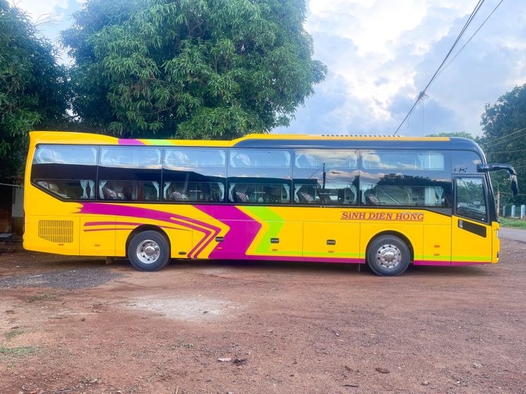 Xe Sinh Diên Hồng Bên hông xe Limousine 34 chỗ