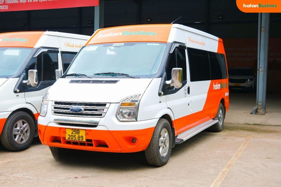 Xe Halan Buslines Mặt trước xe Limousine 9 chỗ