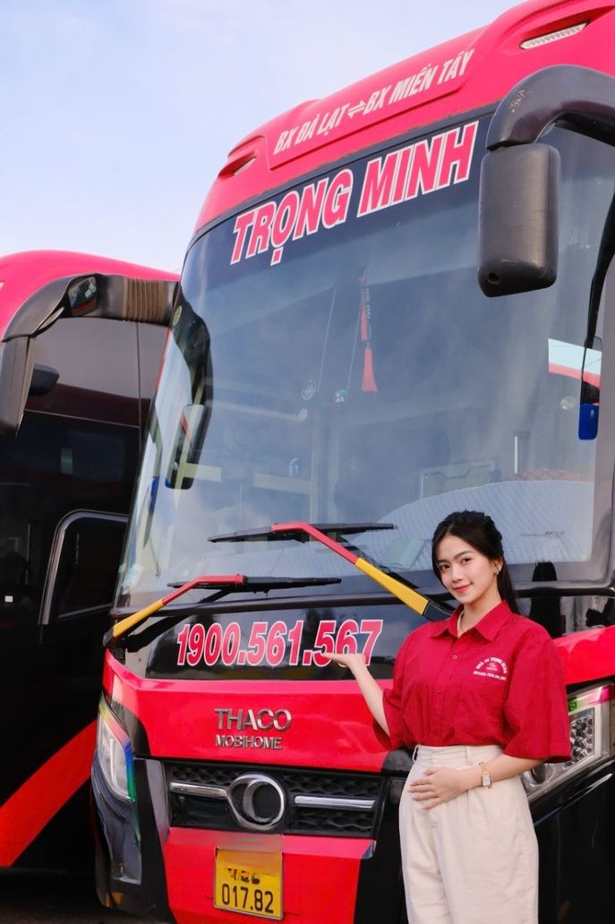 Xe Trọng Minh Mặt trước xe Limousine 21 phòng đôi (WC)