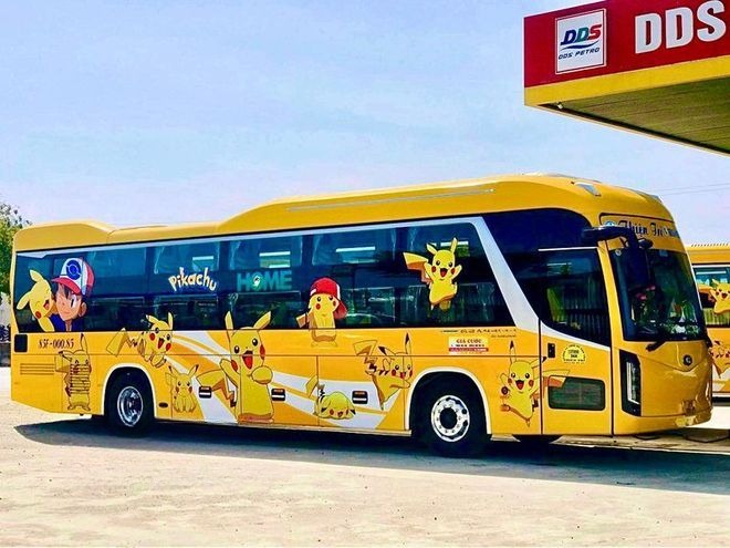 Xe Lovabus Bên hông xe Limousine giường nằm 34 chỗ PIKACHU