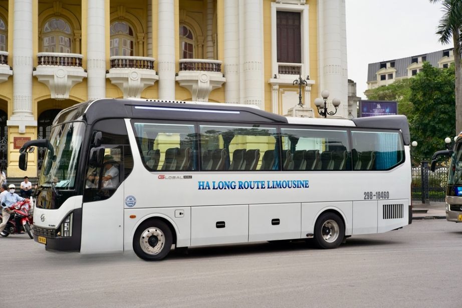 Xe Sinh Cafe Tour Bên hông xe Ghế ngồi 35 chỗ