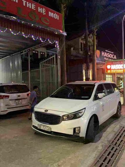 Xe Đức Lộc Limousine Mặt trước xe Sedona 7chỗ