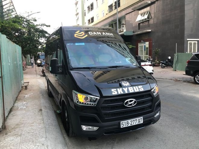 Xe Đan Anh Mặt trước xe Skybus Limousine 12 chỗ