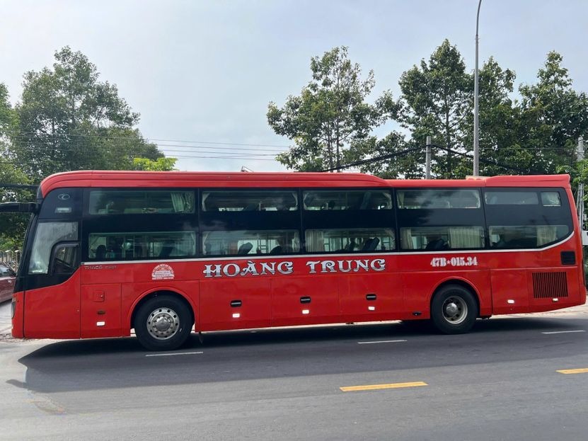 Xe Hoàng Trung (Vũng Tàu) Bên hông xe Giường nằm 44 chỗ