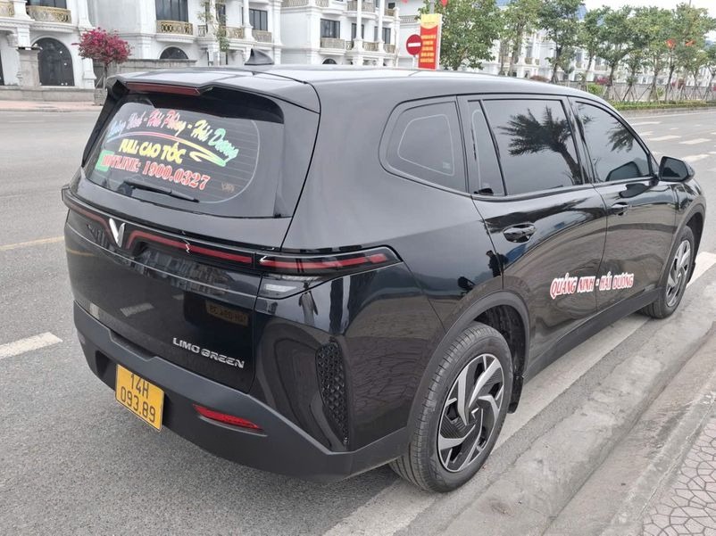 Xe Quảng Ninh VIP Mặt sau xe Limo Green