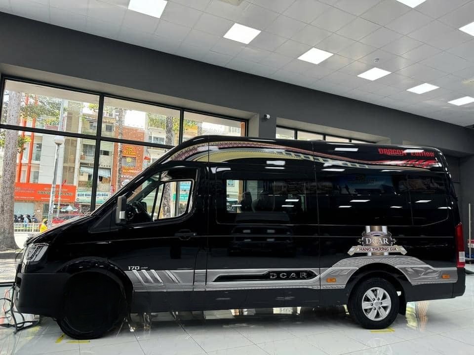 Xe Nghệ An Hà Nội Bên hông xe Limousine 11 chỗ 