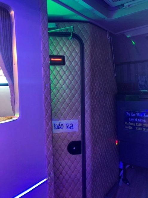 Xe Trà Lan Viên Tiện ích Limousine giường phòng 21 chỗ