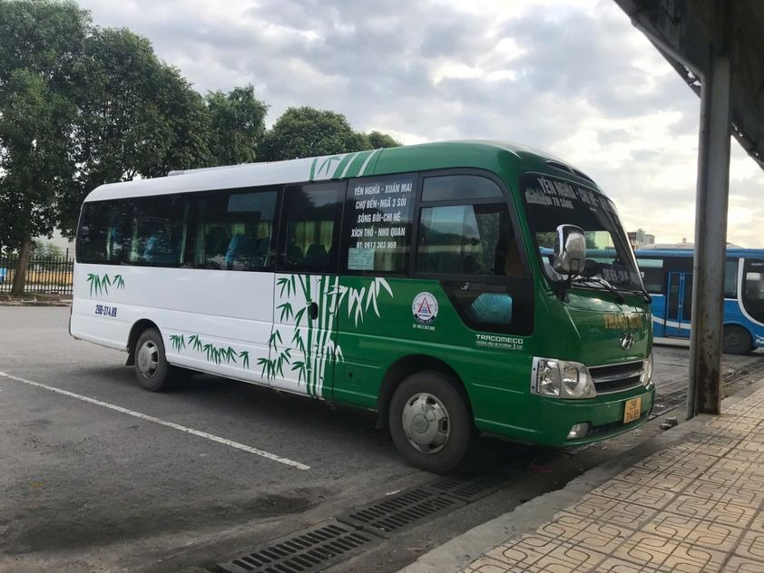 Xe Thành Hưng (Ninh Bình) Bên hông xe Mặt sau xe Xe khách 29 chỗ