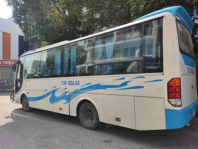 Xe Kim Anh (Bến Tre) Mặt sau xe Bên hông xe Ghế ngồi 34 chỗ (mới)
