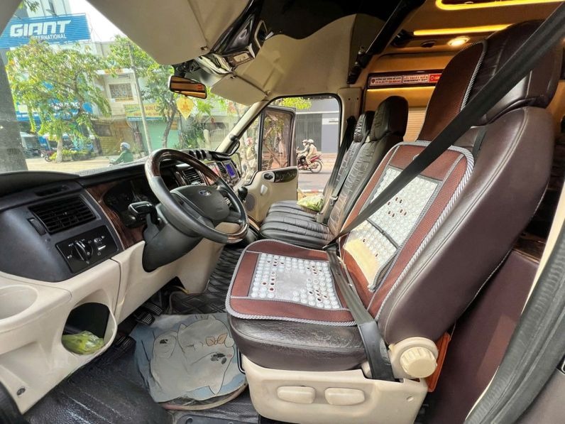 Xe Rin Hà Travel Car Ghế ngồi Limousine 9 chỗ